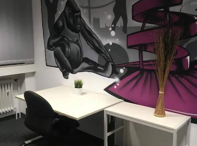 By Geronimo Hostel *